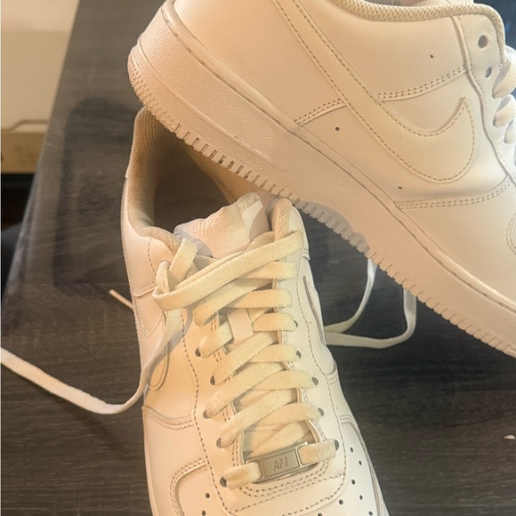 Men's White Low-Top Sneakers with Cushioned Comfort - Picture 6 of 7